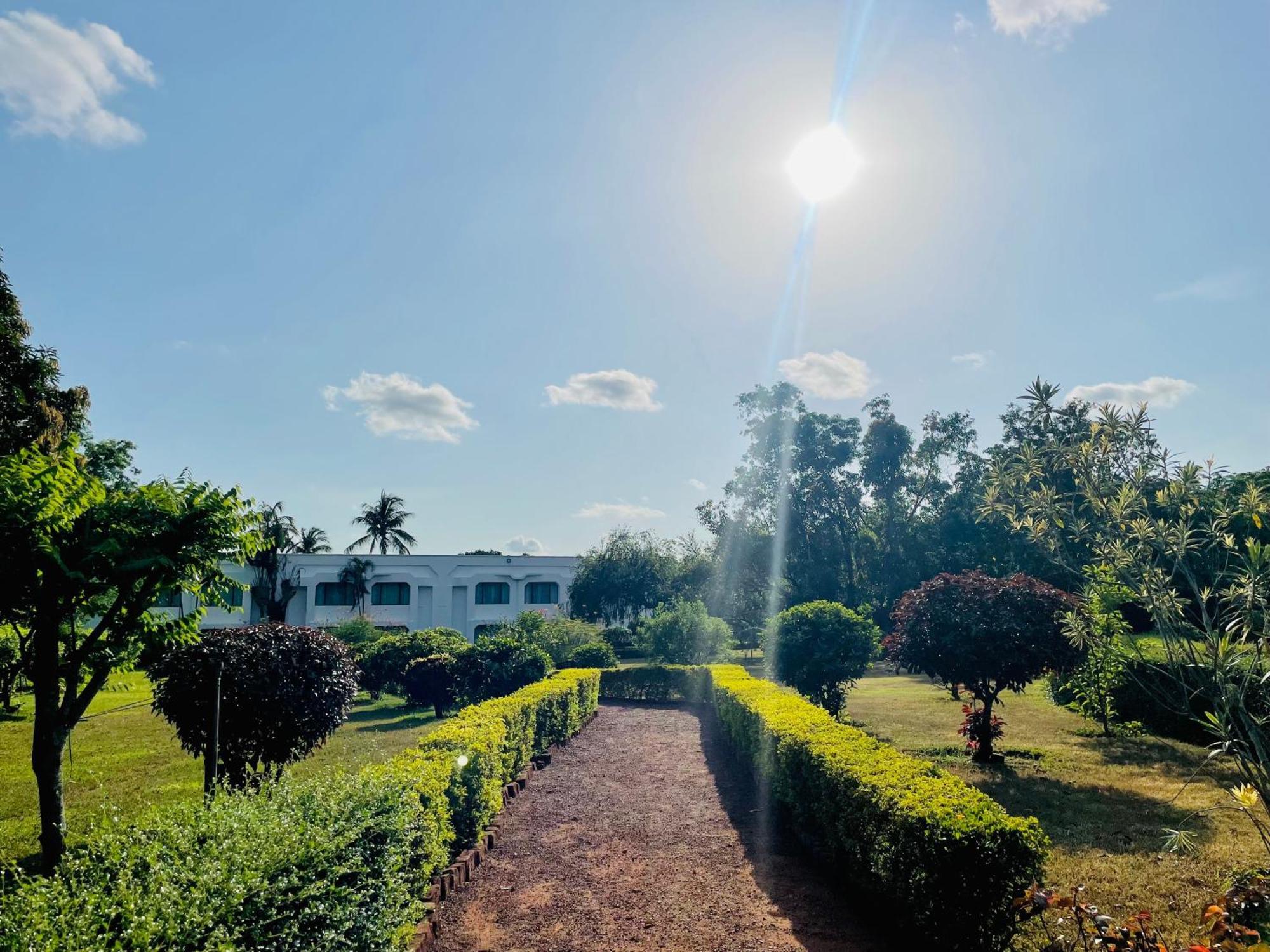 Hotel Trident Bhubaneswar Esterno foto
